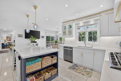 Photo 11 at 713 Exceller Circle, Wyndham, Newmarket