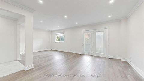 Photo 3 at 72 Halfmoon Square, Highland Creek, Toronto
