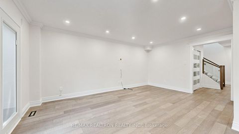Photo 5 at 72 Halfmoon Square, Highland Creek, Toronto
