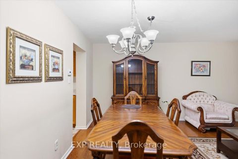 Photo 4 at 102 Red River Crescent, Rouge E11, Toronto