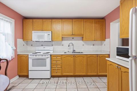 Photo 6 at 102 Red River Crescent, Rouge E11, Toronto