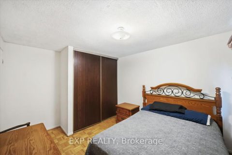 Photo 7 at 102 Red River Crescent, Rouge E11, Toronto
