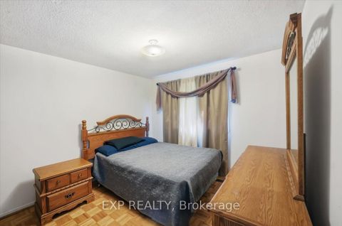 Photo 8 at 102 Red River Crescent, Rouge E11, Toronto