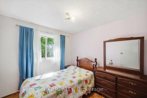 Photo 10 at 102 Red River Crescent, Rouge E11, Toronto