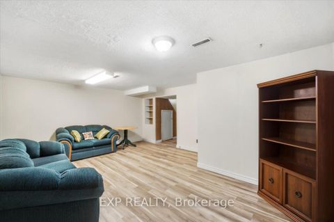 Photo 12 at 102 Red River Crescent, Rouge E11, Toronto