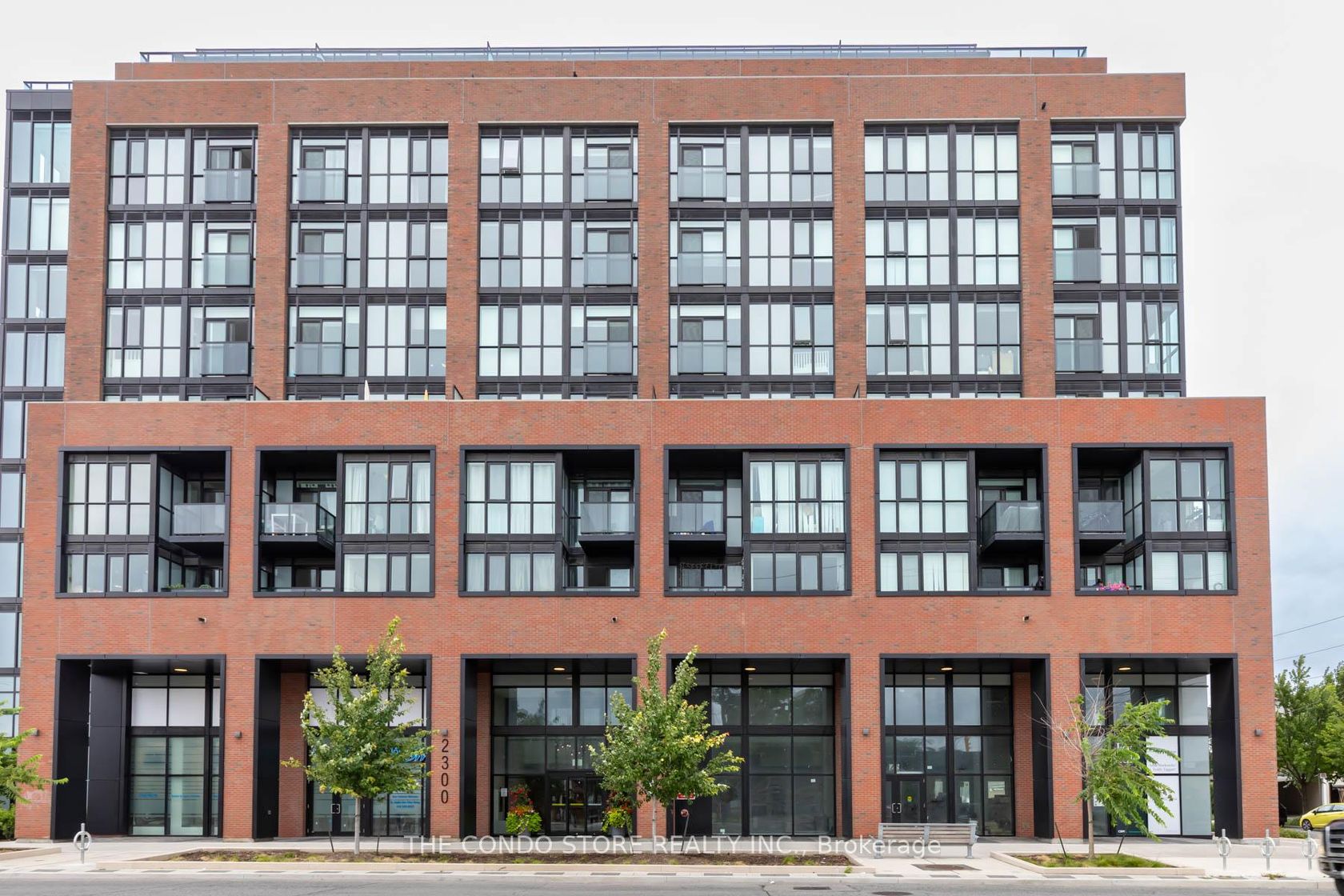 905 - 2300 St. Clair Avenue W, Junction Area, Toronto photo number 2