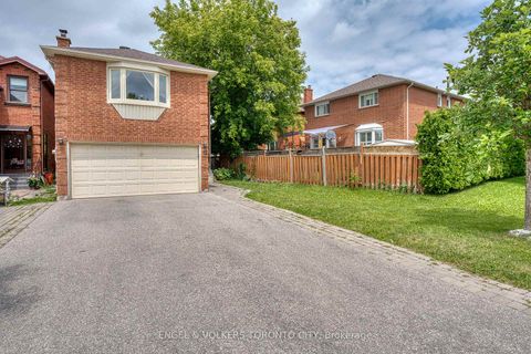 Photo 3 at 12 Millbank Court, Brownridge, Vaughan