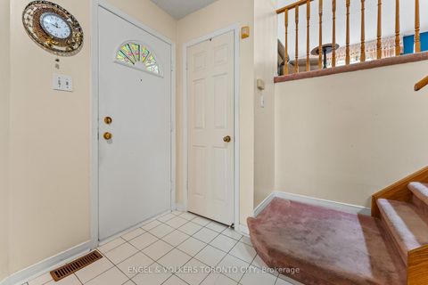 Photo 5 at 12 Millbank Court, Brownridge, Vaughan