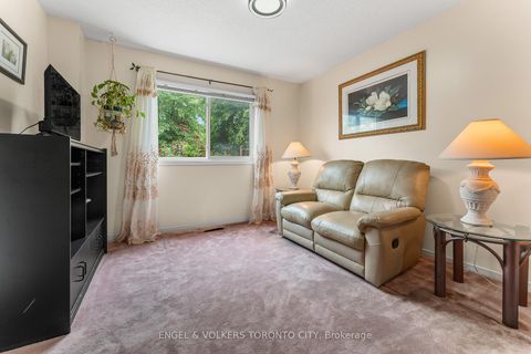 Photo 9 at 12 Millbank Court, Brownridge, Vaughan