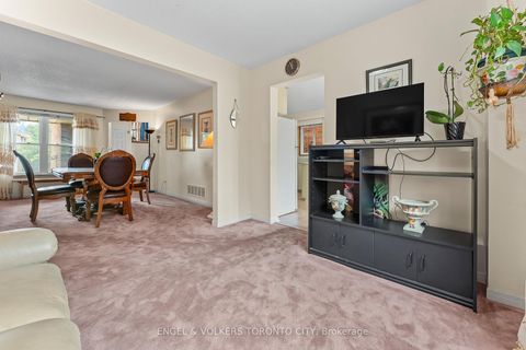 Photo 10 at 12 Millbank Court, Brownridge, Vaughan