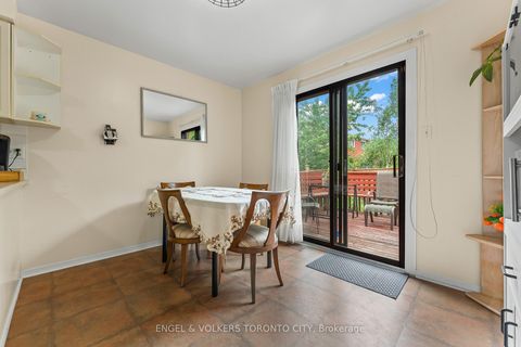 Photo 11 at 12 Millbank Court, Brownridge, Vaughan