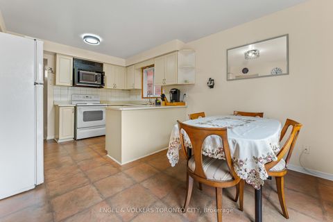 Photo 12 at 12 Millbank Court, Brownridge, Vaughan