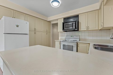 Photo 13 at 12 Millbank Court, Brownridge, Vaughan