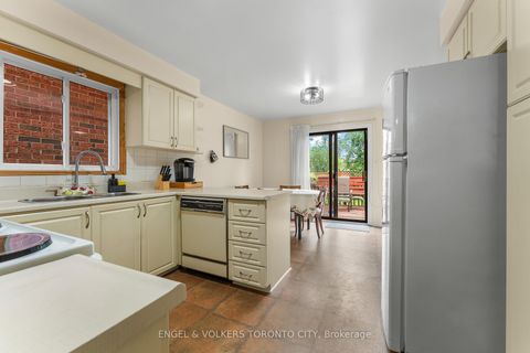 Photo 14 at 12 Millbank Court, Brownridge, Vaughan