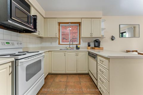 Photo 15 at 12 Millbank Court, Brownridge, Vaughan