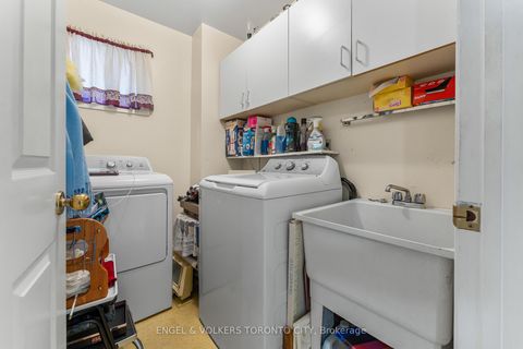 Photo 17 at 12 Millbank Court, Brownridge, Vaughan