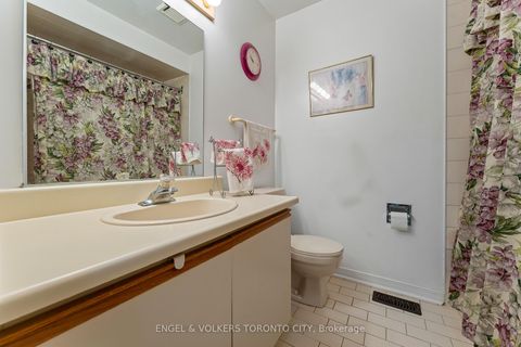 Photo 30 at 12 Millbank Court, Brownridge, Vaughan