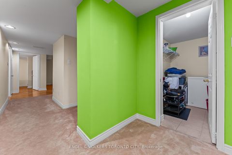 Photo 33 at 12 Millbank Court, Brownridge, Vaughan