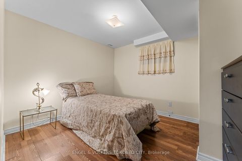 Photo 37 at 12 Millbank Court, Brownridge, Vaughan