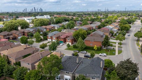 Photo 42 at 12 Millbank Court, Brownridge, Vaughan