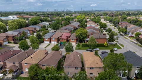 Photo 43 at 12 Millbank Court, Brownridge, Vaughan