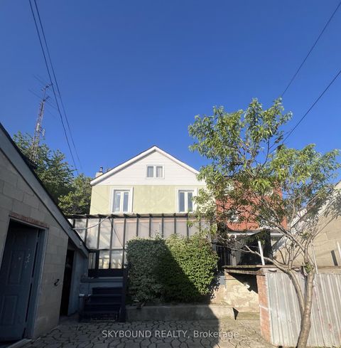 Photo 2 at 358 Silverthorn Avenue, Eglinton West, Toronto