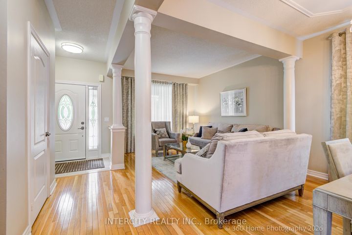 Photo 2 at 27 Modesto Crescent, Bram East, Brampton