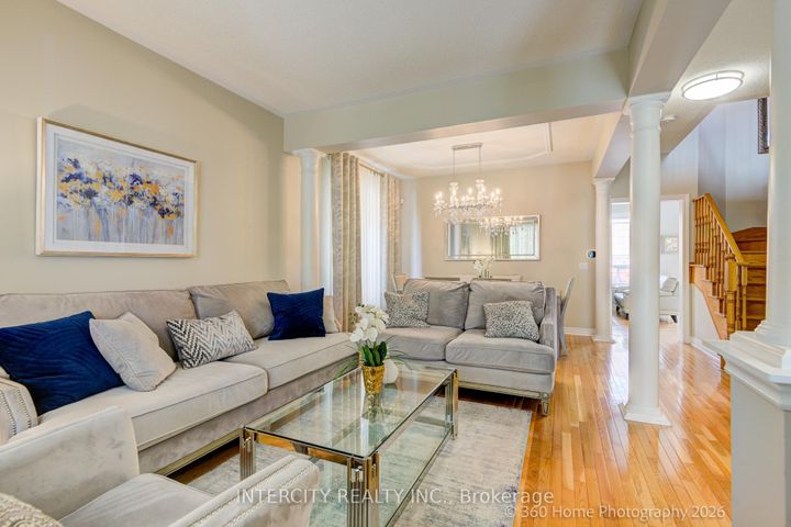 Photo 3 at 27 Modesto Crescent, Bram East, Brampton