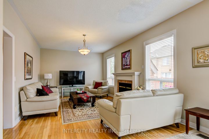 Photo 6 at 27 Modesto Crescent, Bram East, Brampton