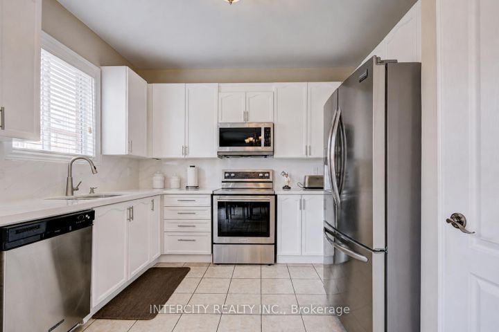 Photo 8 at 27 Modesto Crescent, Bram East, Brampton