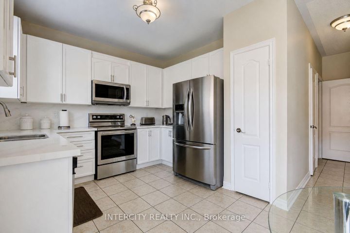 Photo 9 at 27 Modesto Crescent, Bram East, Brampton