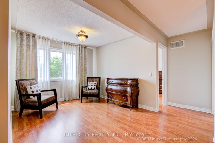 Photo 11 at 27 Modesto Crescent, Bram East, Brampton