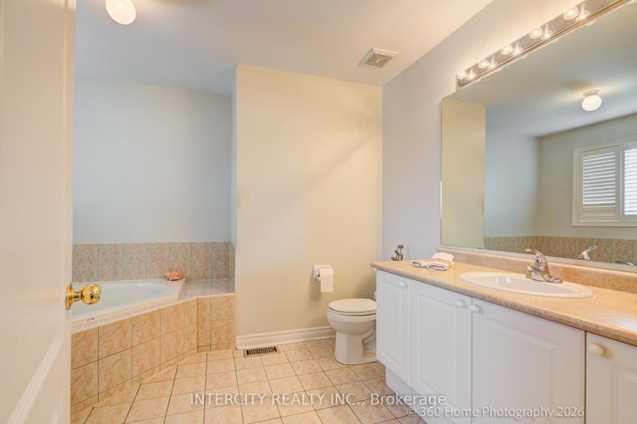 Photo 14 at 27 Modesto Crescent, Bram East, Brampton