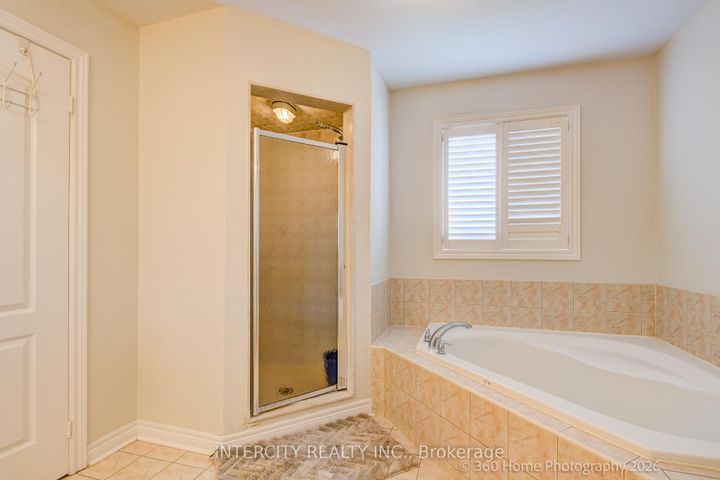 Photo 15 at 27 Modesto Crescent, Bram East, Brampton