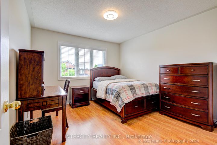 Photo 16 at 27 Modesto Crescent, Bram East, Brampton
