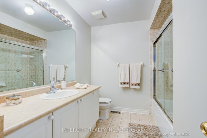 Photo 18 at 27 Modesto Crescent, Bram East, Brampton