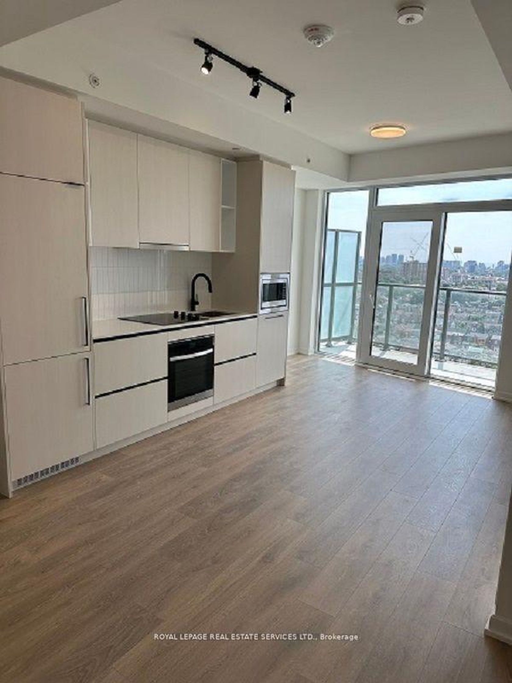1312 - 10 Graphophone Grove, Junction, Toronto photo 5