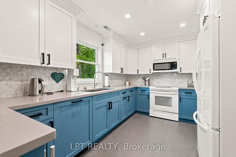 Photo 10 at 678 Lake Drive E, Historic Lakeshore Communities, Georgina