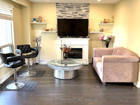 Photo 2 at 38 Henderson Drive, Aurora Highlands, Aurora