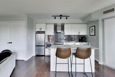Photo 5 at 918 - 352 Front Street W, Waterfront Communities C1, Toronto
