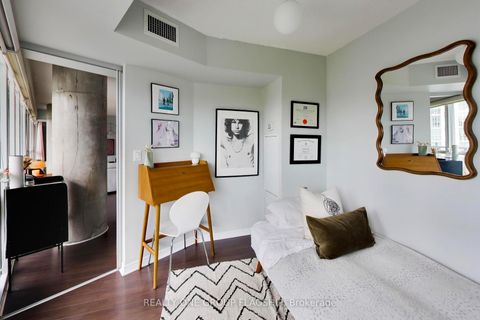Photo 11 at 918 - 352 Front Street W, Waterfront Communities C1, Toronto