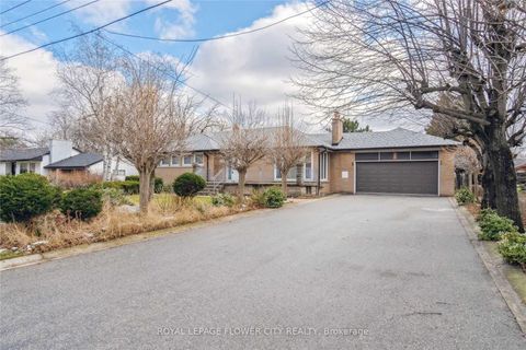 Photo 1 at 51 Hillside Avenue, Concord, Vaughan
