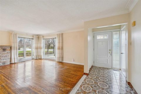 Photo 4 at 51 Hillside Avenue, Concord, Vaughan