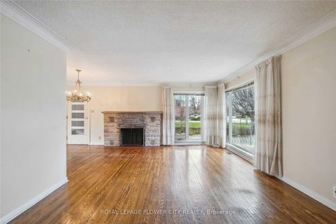 Photo 8 at 51 Hillside Avenue, Concord, Vaughan