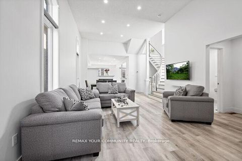 Photo 3 at 144 Broomlands Drive, Maple, Vaughan