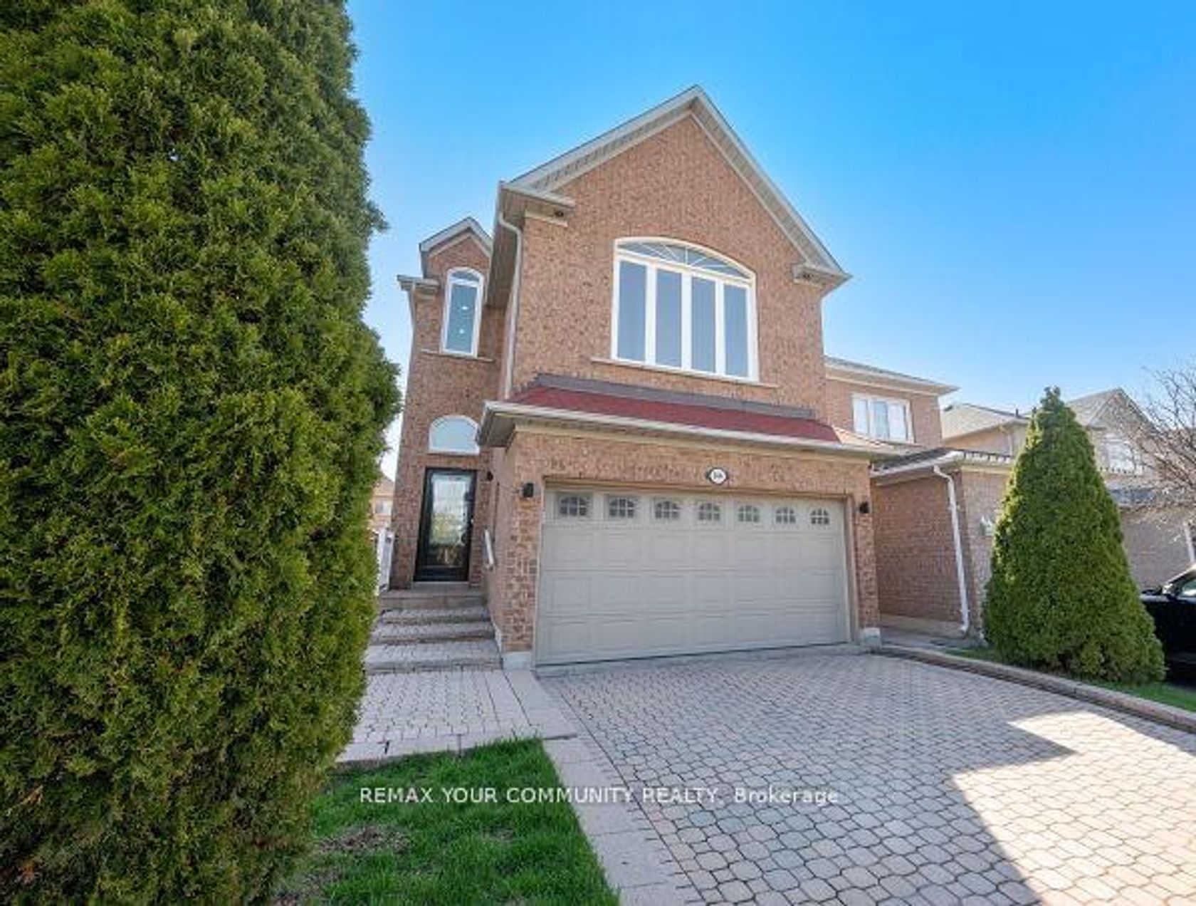 144 Broomlands Drive, Maple, Vaughan photo number 2