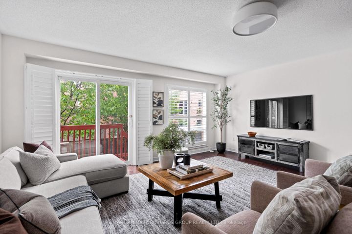Photo 3 at 91 Wilkes Crescent, Birchmount, Toronto
