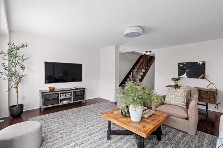 Photo 4 at 91 Wilkes Crescent, Birchmount, Toronto