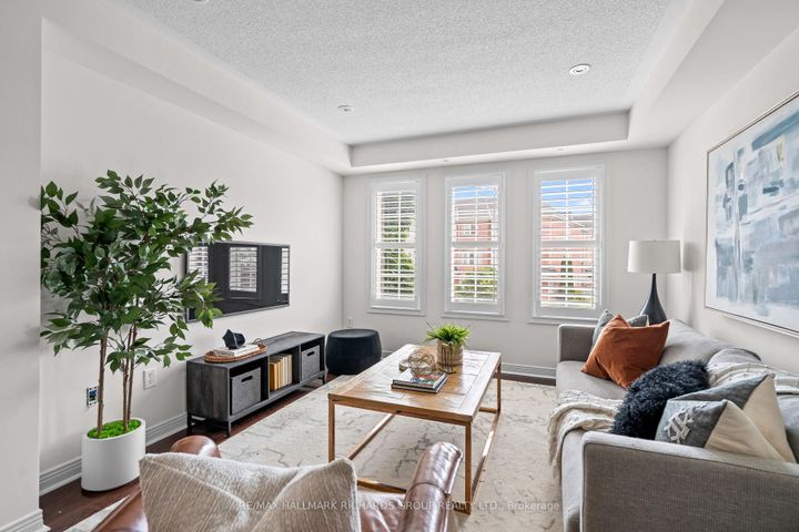 Photo 5 at 91 Wilkes Crescent, Birchmount, Toronto