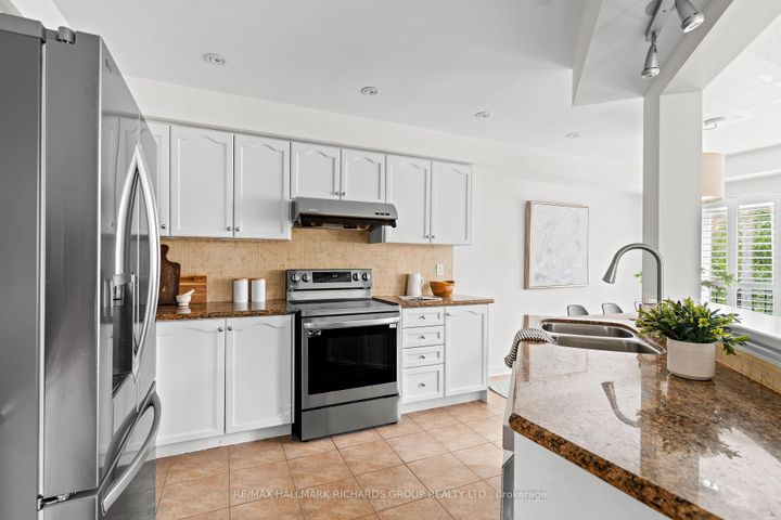 Photo 7 at 91 Wilkes Crescent, Birchmount, Toronto